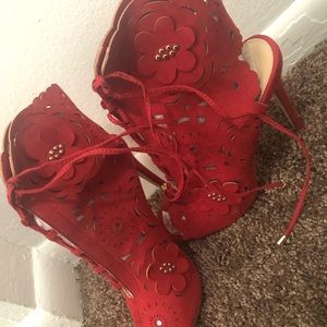Size 9.5 Red designed heels